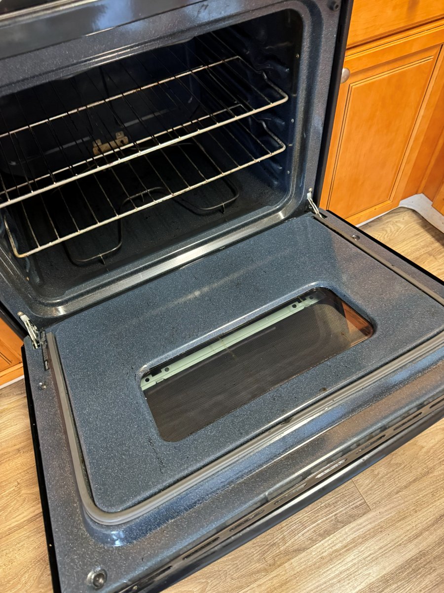 Oven interior and racks after a deep clean