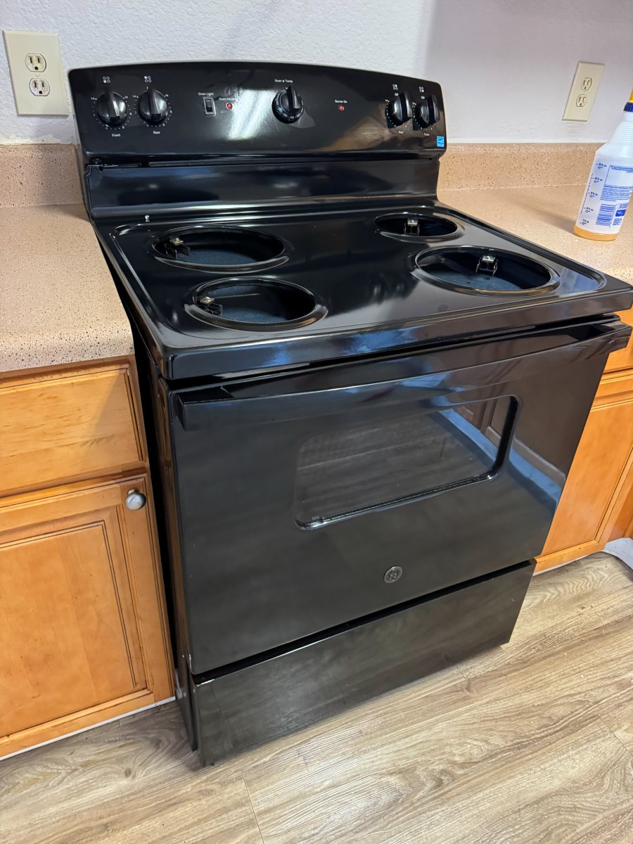 Electric range and surrounding counter after cleaning